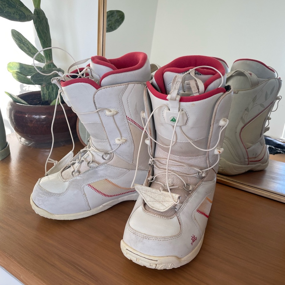 Ladies Snowboarding Boots - size 9